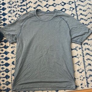 Lululemon Athletica Gray Crew Neck Short Sleeve Tee